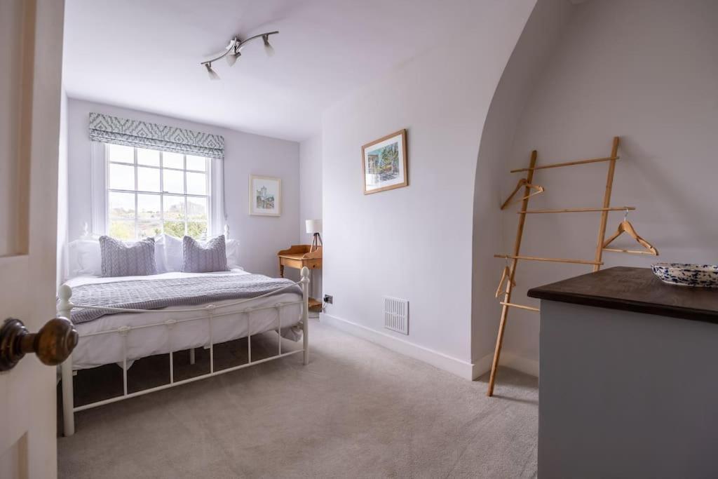 Beautiful & Spacious Retreat In Winchester Exterior photo